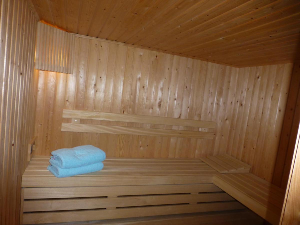 Vakantiehuis Onder De Peppel Met Sauna En Jacuzzi Wijk en Aalburg المظهر الخارجي الصورة